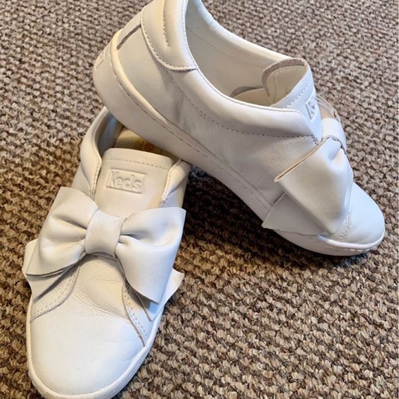 Keds Shoes - White Keds Bow Sneakers Women’s 5.5/Girls 3.5 Keds Shoes - White Keds Bow Sneakers Women’s 5.5/Girls 3.5